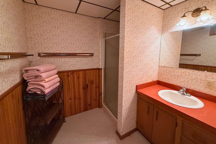 basement bath1.jpg